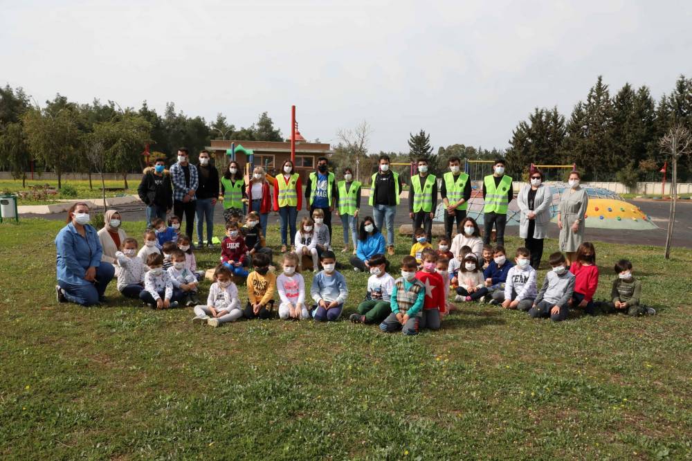 Çukurova Üniversitesi Anaokulu Öğrencileri Fidanları Toprakla Buluşturdu