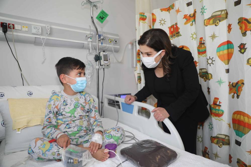 Rektör Prof. Dr. Tuncel’den, Hastanede Yatarak Tedavi Gören Çocuklara 23 Nisan Sürprizi