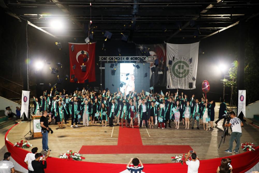 Çukurova Üniversitesi Diş Hekimliği Fakültesi Mezunları Uğurladı