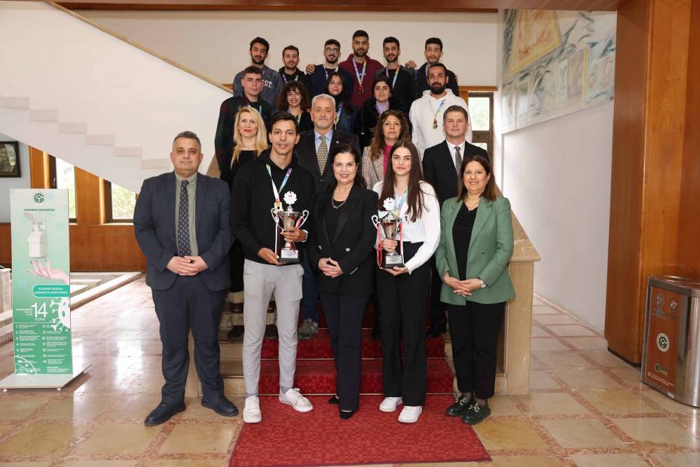 Çukurova Üniversitesi Kadın ve Erkek Voleybol Takımları Rakip Tanımıyor