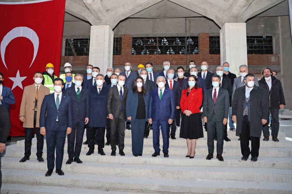 Son Başbakan Yıldırım, ÇÜ 57. Alay Şehitleri Camii İnşaatında İncelemelerde Bulundu