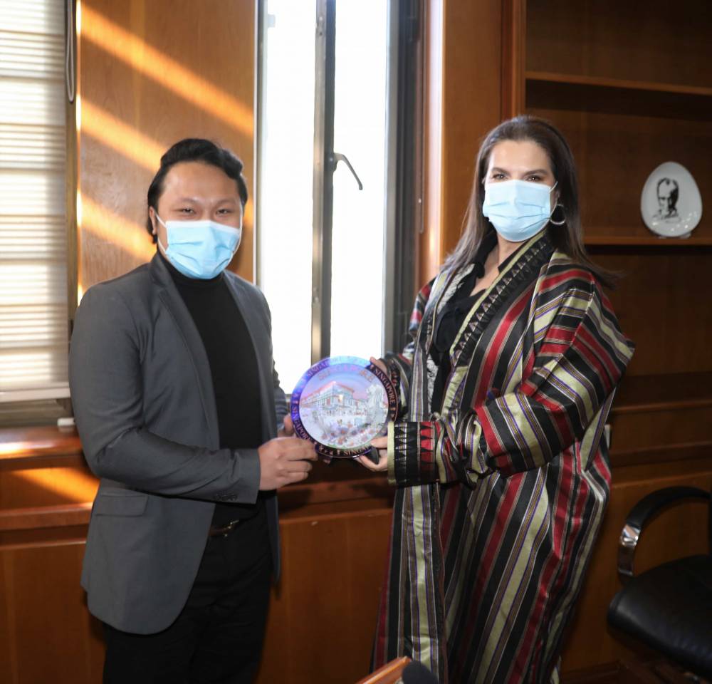 Rektör Prof. Dr. Tuncel Yabancı Uyruklu Öğrencilerle Bir Araya Geldi 