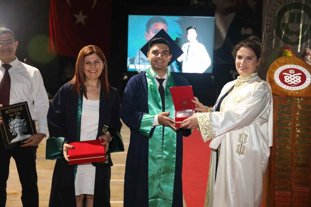 284 Hekim Çukurova Üniversitesi Tıp Fakültesinden Mezun Oldu
