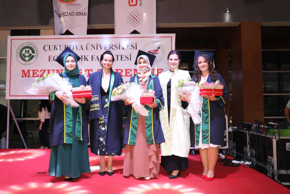 ÇÜ Eczacılık Fakültesi İlk Mezunlarını Verdi