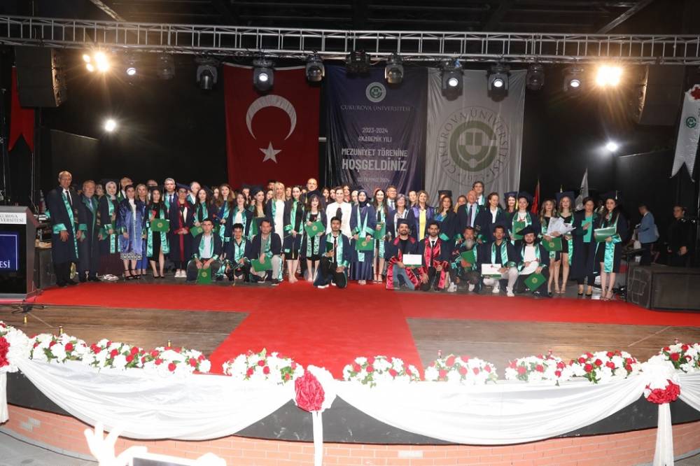 Çukurova Üniversitesinde Mezuniyet Coşkusu...  Çukurova Üniversitesi Yeni Mezunlarını Geleceğe Uğurladı