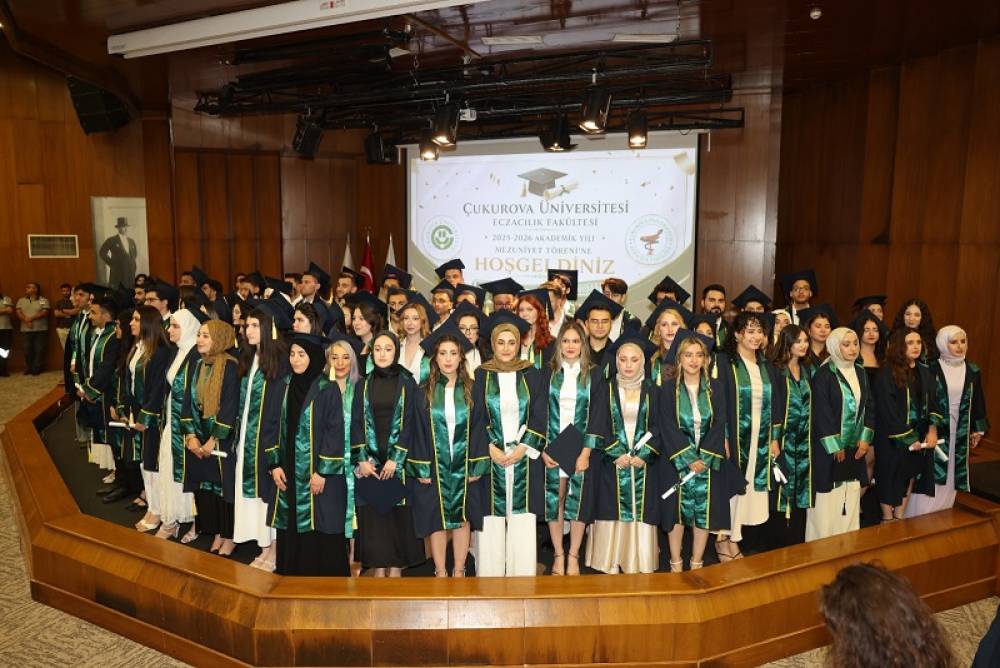 Çukurova Üniversitesi Eczacılık Fakültesi Mezuniyet Töreni Büyük Coşkuyla Gerçekleştirildi