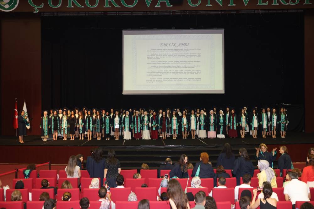 Çukurova Üniversitesi Sağlık Bilimleri Fakültesinde Mezuniyet Coşkusu
