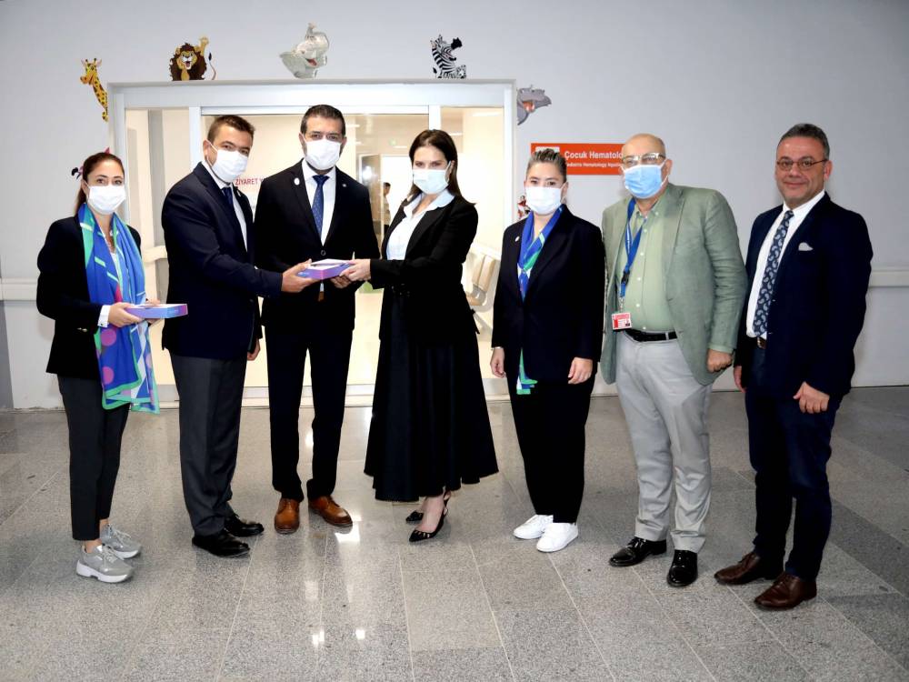 Çocuk Onkoloji ve Hematoloji Hastalarına Rotary Kulübü’nden Tablet Bağışı 