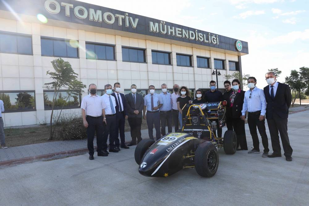 Rektör Prof. Dr. Tuncel Otomotiv Mühendisliği Bölümü’nde İncelemelerde Bulundu